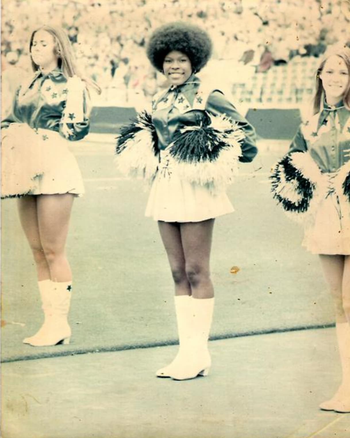 first black dallas cowboy cheerleader mary smith